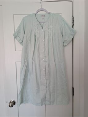 Miss Elaine Mint Green Button-Front Nightgown with Embroidery Size Large
